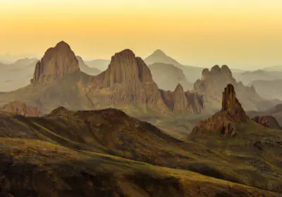Randonnées dans le Hoggar en Algérie — montagnes et désert à Tamanrasset