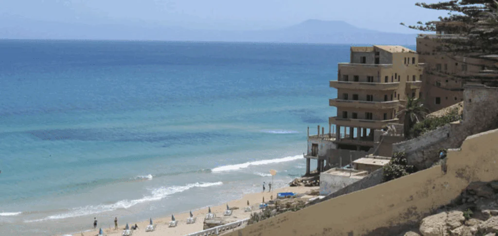 Aïn El-Turk – plage publique d'Oran, sable fin et mer bleue