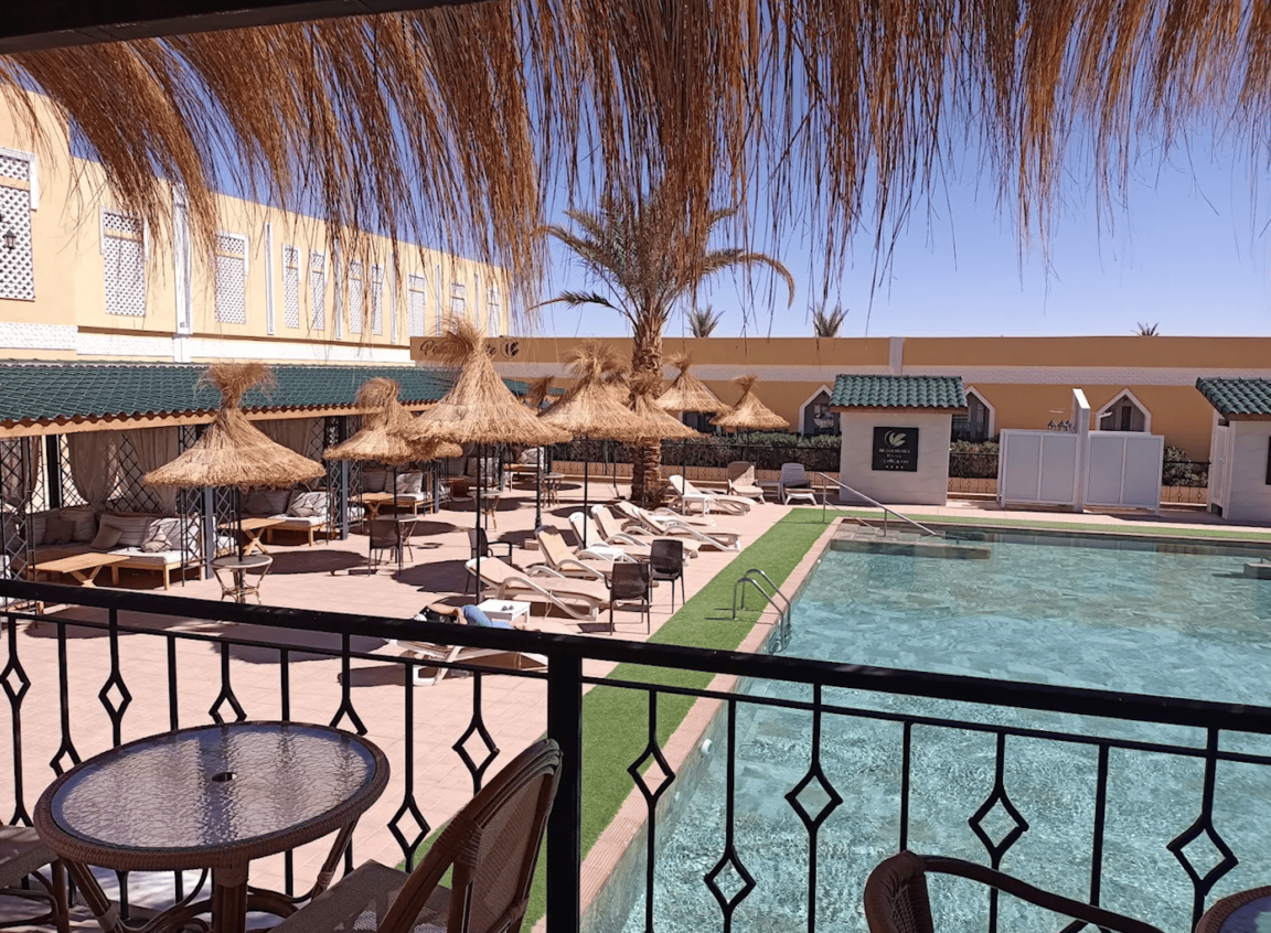 Hôtel Bladi Palace Taghit – piscine et intérieur