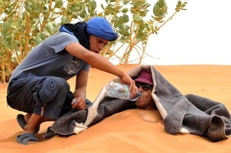 Sablothérapie en Algérie – séance dans les dunes de l'erg occidental