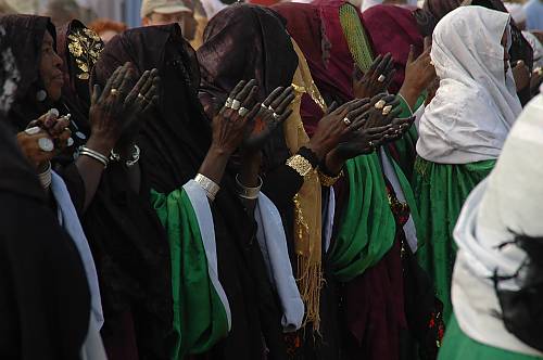 Sebeiba – défilé et costumes traditionnels touaregs