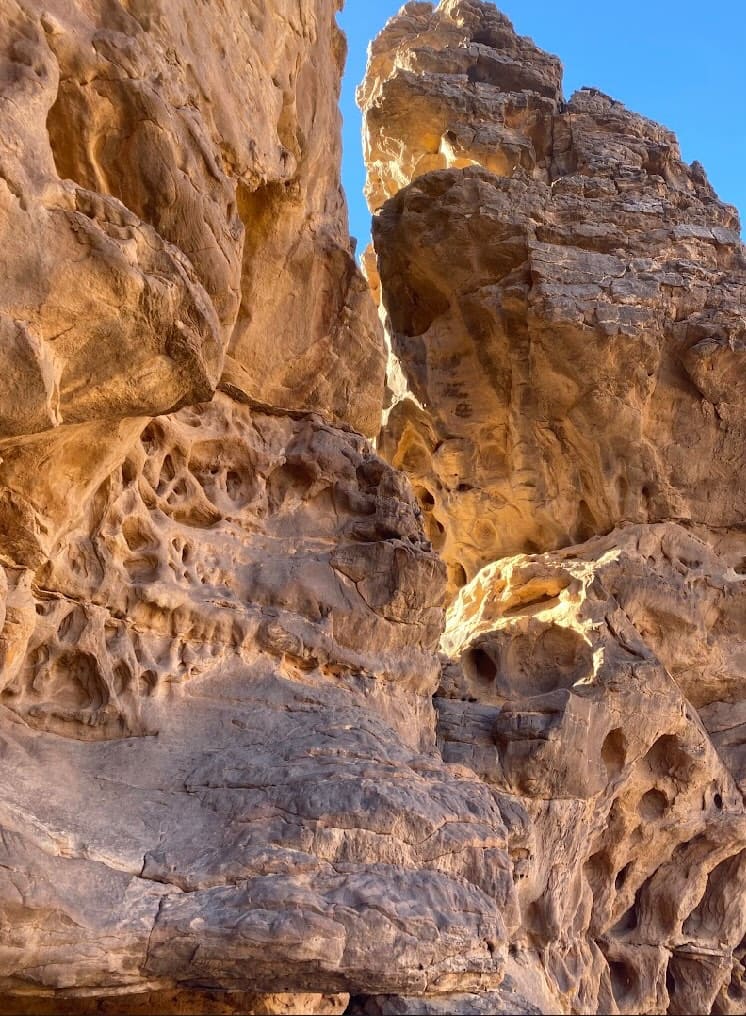 Tassili n'Ajjer – arches naturelles près de Djanet, Algérie saharienne