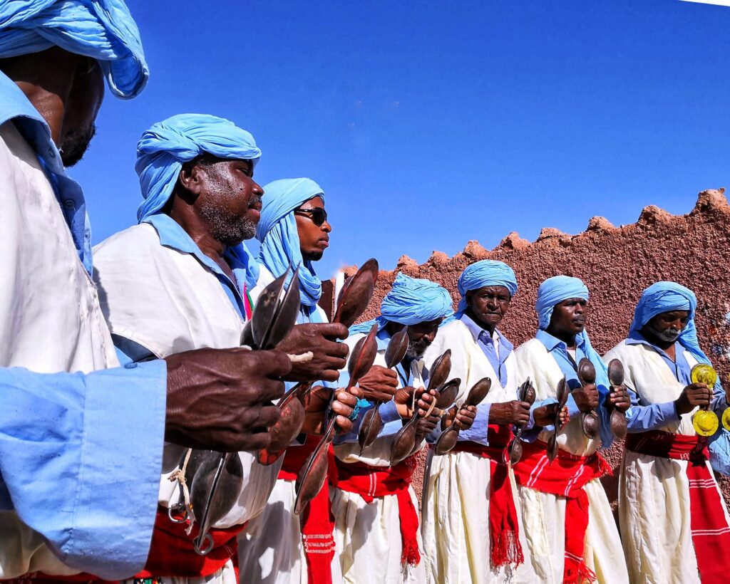 Timimoun – festivités dans le ksar, défilé traditionnel