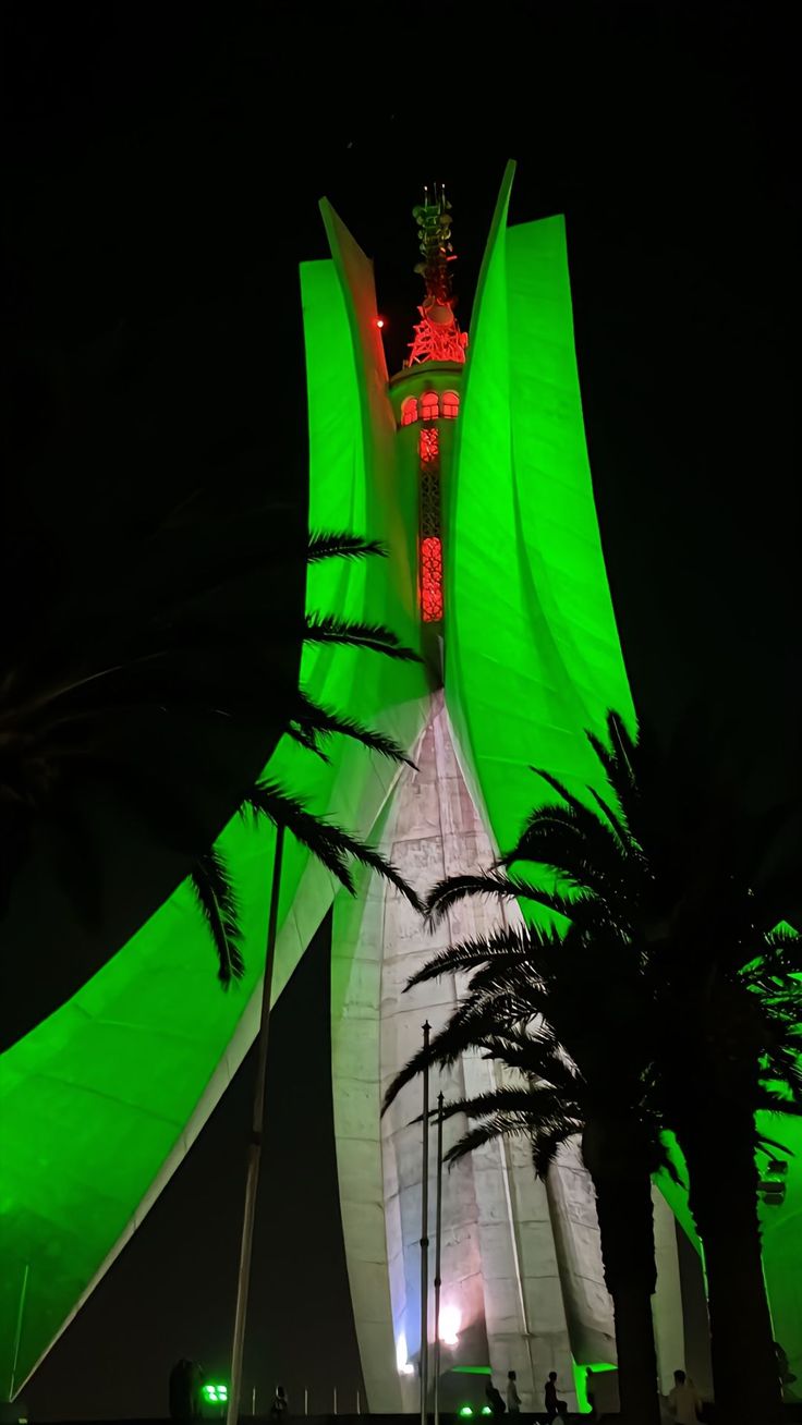 Panorama sur la baie d'Alger depuis le Maqam Echahid