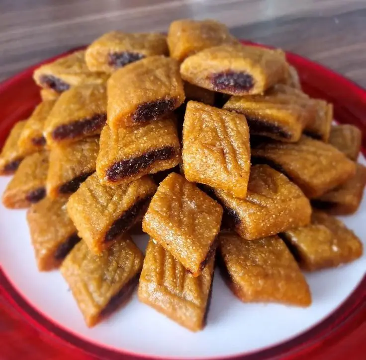 Andalusian pastries from Tlemcen - makrout, baqlawa and samssa