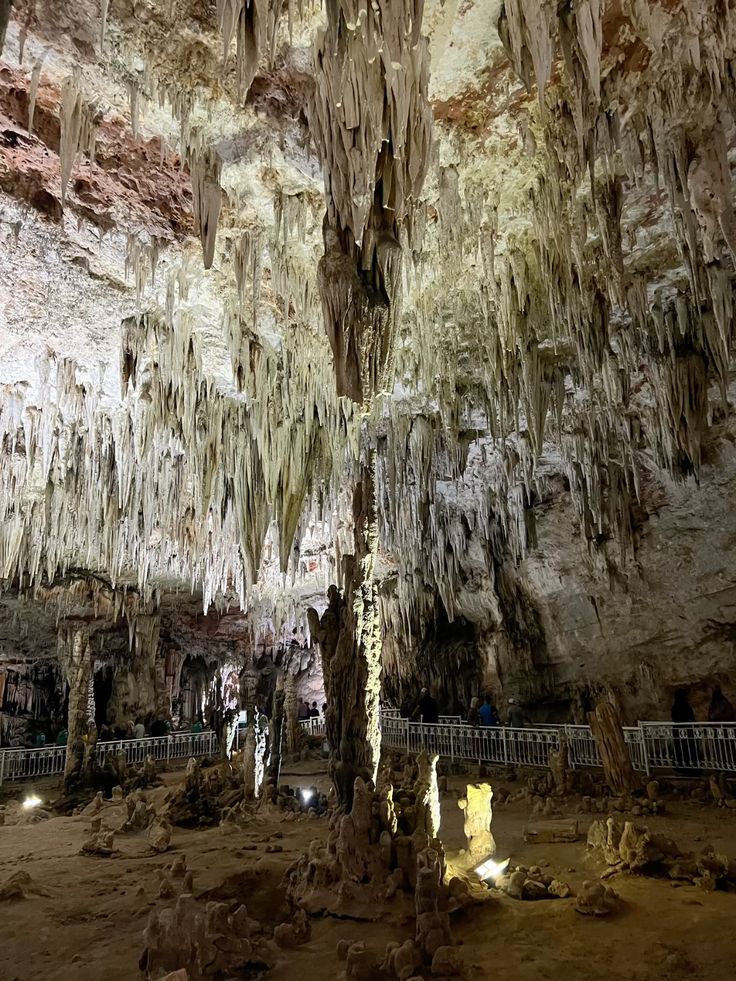 Stalactites et stalagmites des grottes de Beni Add - Tlemcen