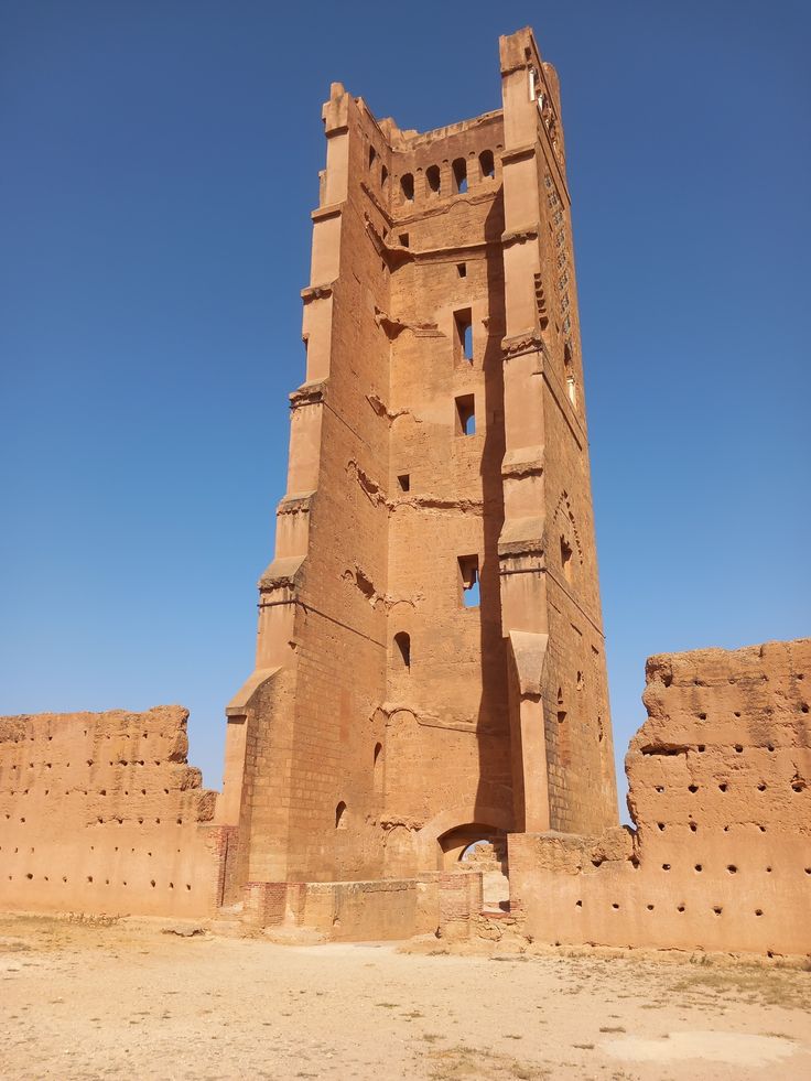 Minaret de Mansourah - 38 mètres, comparable à la Giralda de Séville