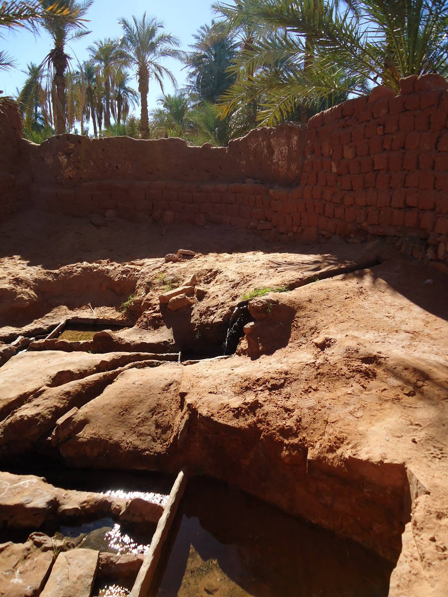 Canal subterráneo de una foggara del Gourara, patrimonio UNESCO