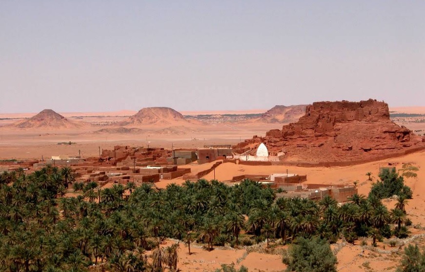 El ksar de Ighzer, fundado en el siglo XV sobre un espolón rocoso