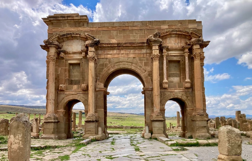 L'arco di Traiano a Timgad, arco di trionfo a tre fornici