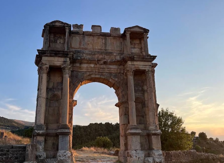 L'arco di trionfo di Caracalla a Djemila, eretto nel 216 d.C.