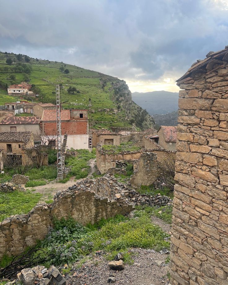 Randonnée dans les montagnes du Djurdjura en Kabylie
