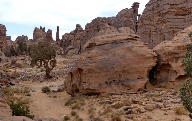Dunes rouges de la Tadrart embrasées par la lumière de décembre