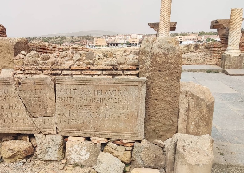 Vestigia della biblioteca antica di Timgad