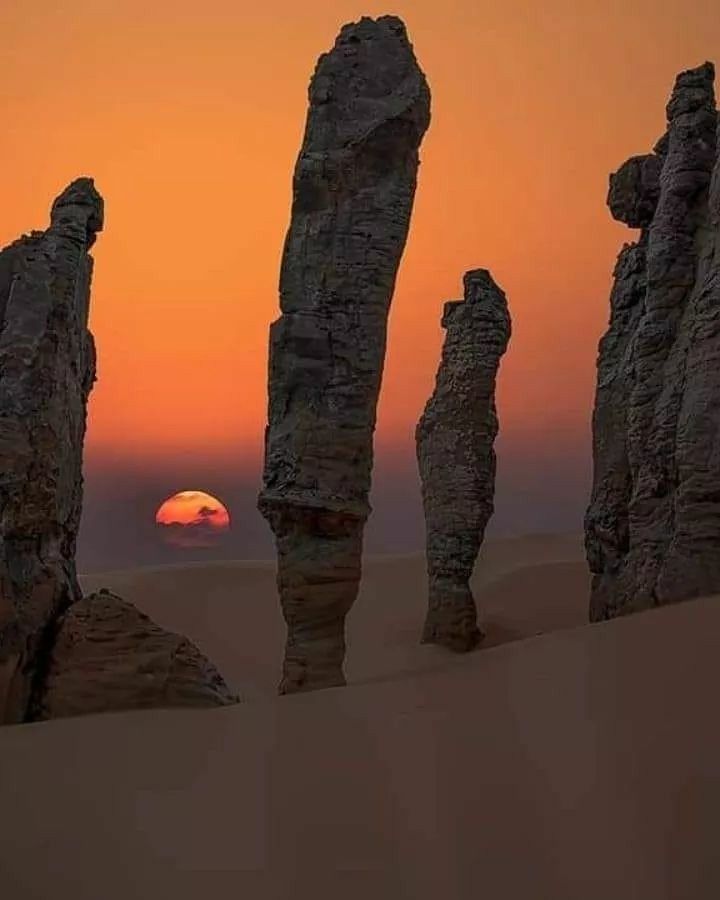 Dunes rouges de la Tadrart au coucher du soleil