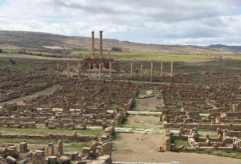 Veduta d'insieme del foro di Timgad sui monti Aurès