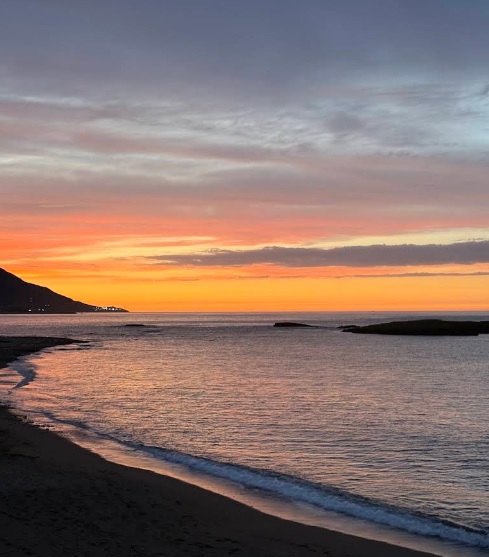 La plage de Boulimat, surnommée la « Sardaigne algérienne »