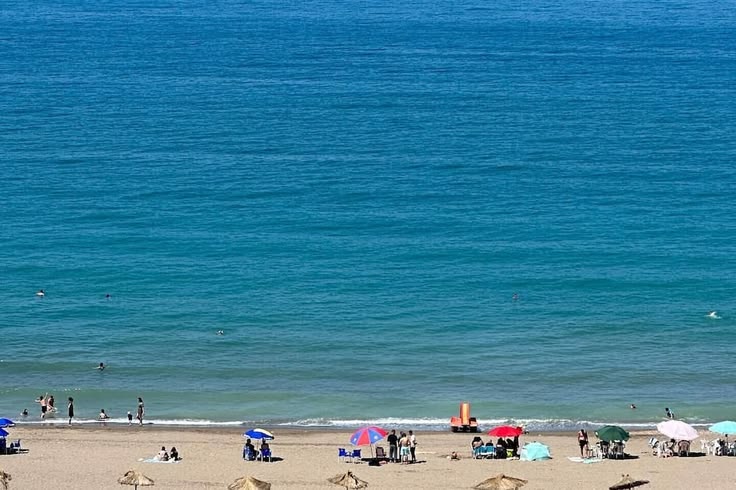 La plage de Tichy, grande plage familiale à l'est de Béjaïa