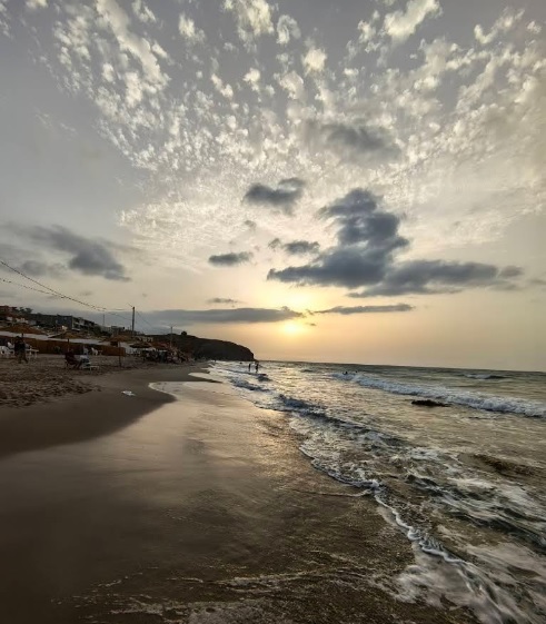 La plage du Petit Paradis à Azeffoun, sable doré et eaux turquoise