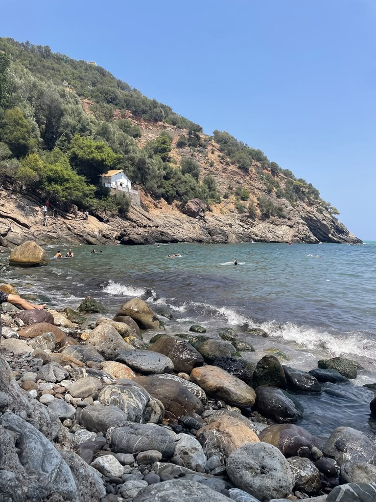 La plage du Sahel, grande plage urbaine de Béjaïa