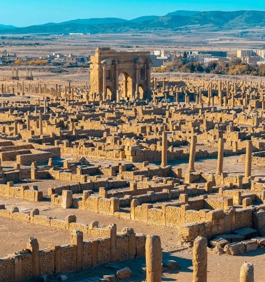 Timgad in Algeria, la colonia romana meglio conservata al mondo